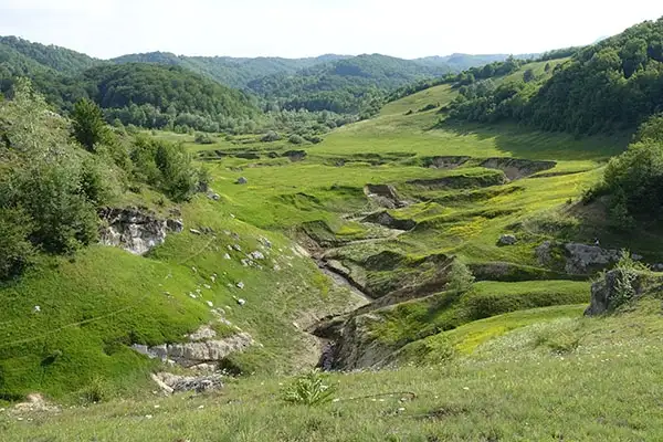 Ponoarele, între sacru și profan