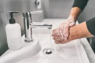 Apa si sapunul, mai eficiente decat dezinfectantul