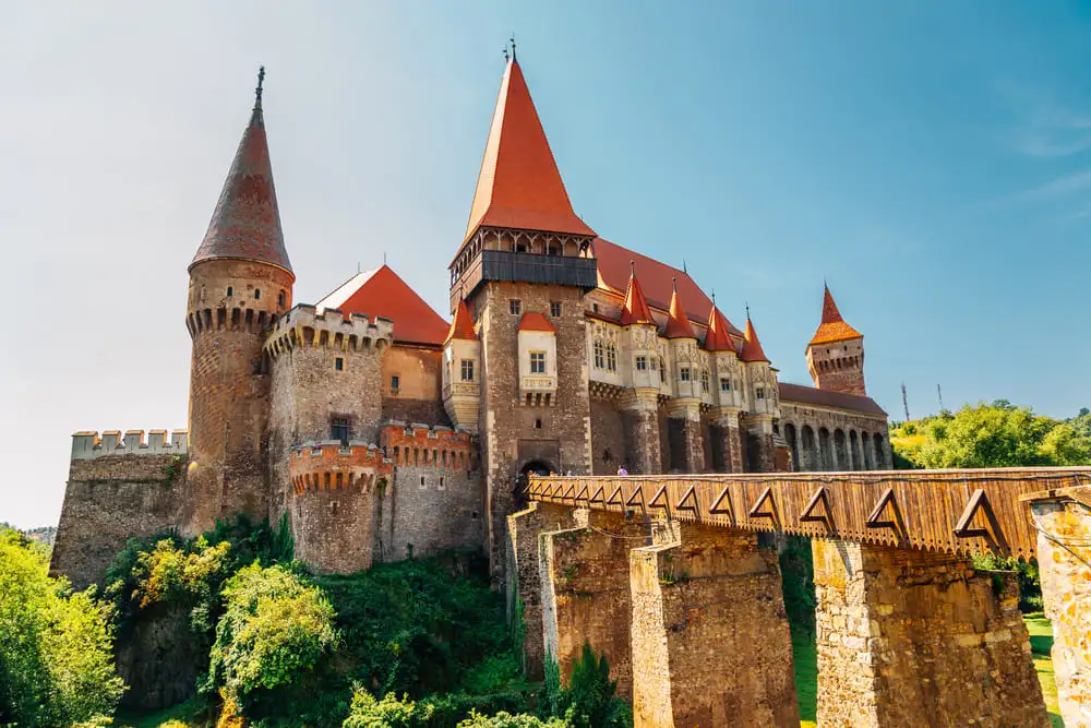 Castelul Corvinilor, legenda corbului și renașterea orașului Hunedoara
